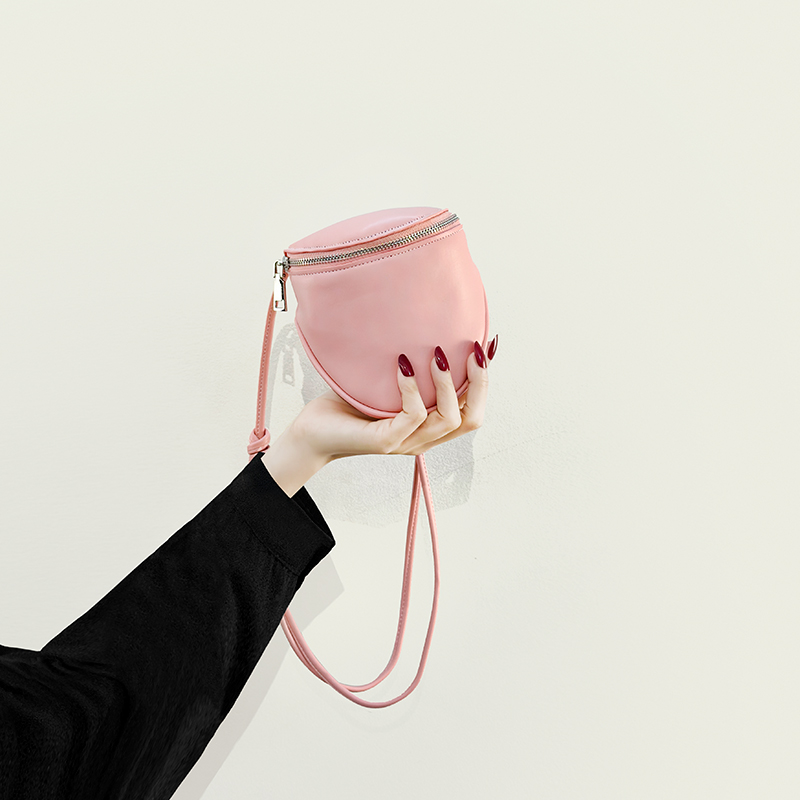 高级质感小包包女夏季2023新款小众设计斜挎口红包爆X款百搭马鞍