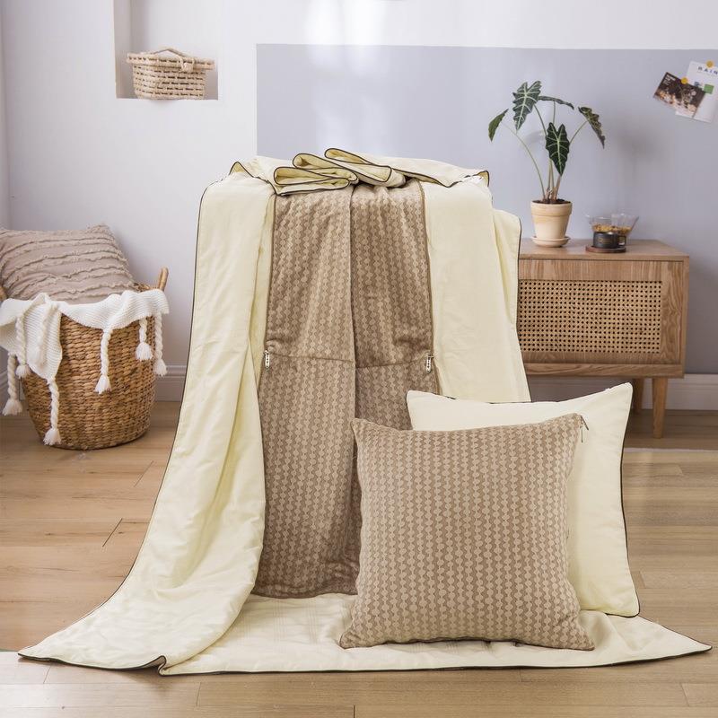 1VPR蚕丝多功能汽车用抱枕被子两用纯棉四季车载折叠靠枕头被全棉