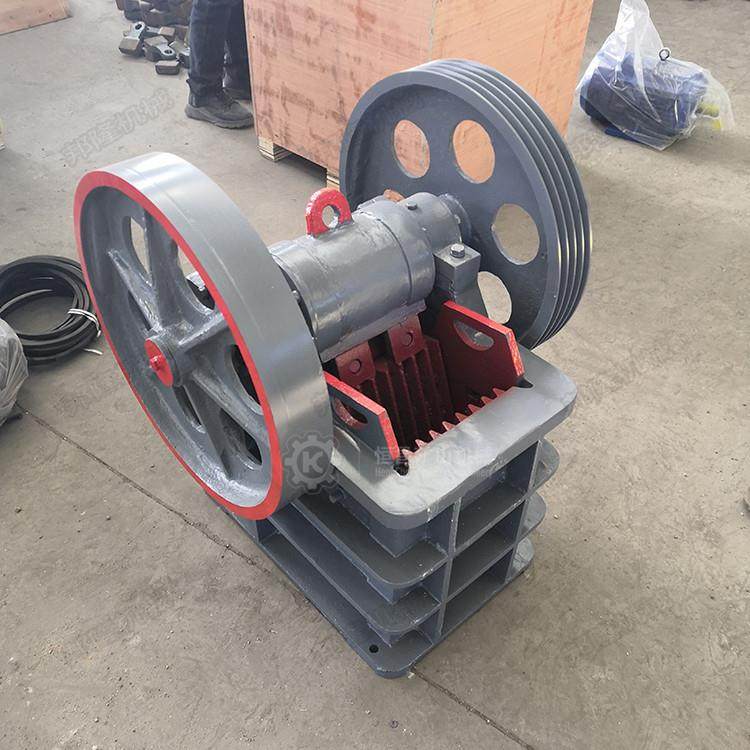 PE900x1200矿山开采用移动式破碎设备 时产量100吨大型颚式破碎机