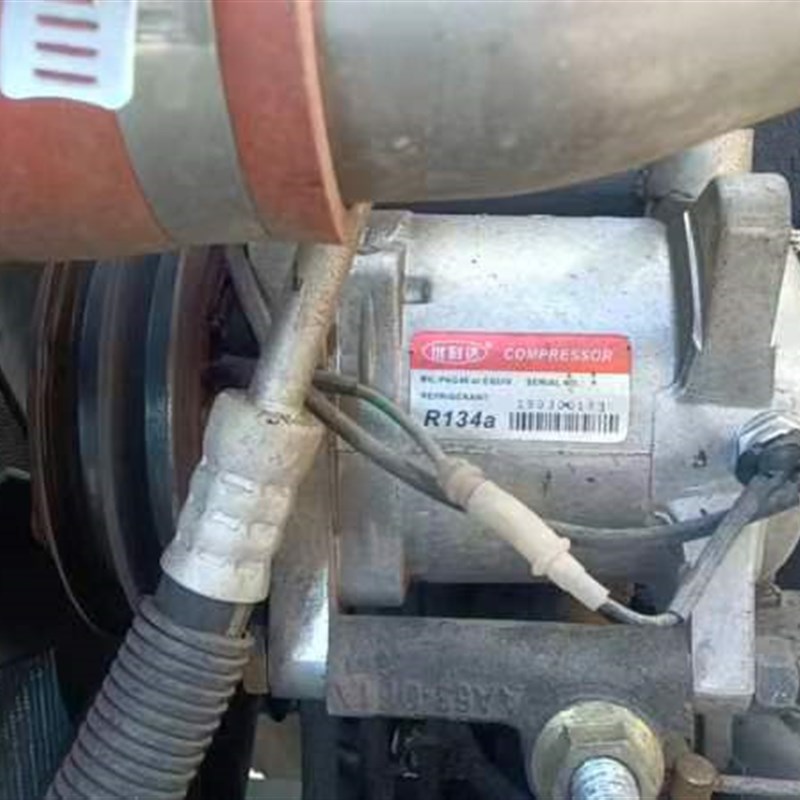 东风多利卡4D1k23一140E5柴油机24V空调压缩机多利卡空调制冷泵