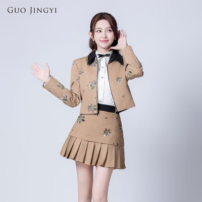 【王凯慈同款】GUO JINGYI秋冬卡其绣珠图案黑领短款正肩外套上衣