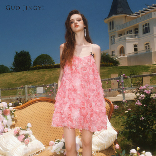 GUO JINGYI秋冬显瘦设计感粉红玫瑰立体花朵吊带A摆裙半身长裙女