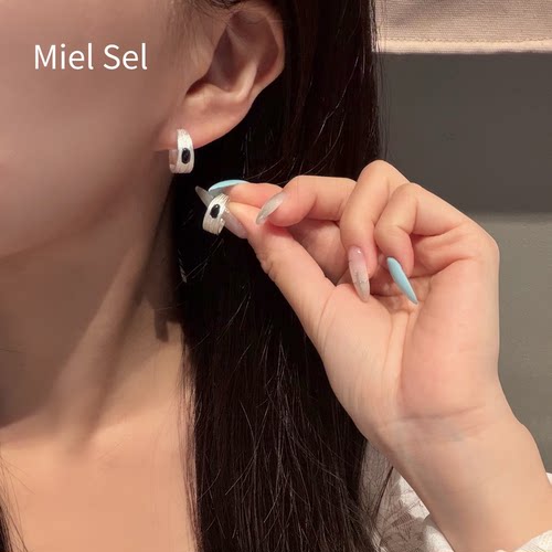 Miel Sel「月光银弦」C 型小众设计银色黑胆石耳环简约风