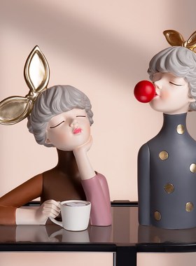 网红泡泡女孩端咖啡捧花女孩摆件现代客厅电O视柜酒柜摆设乔迁送