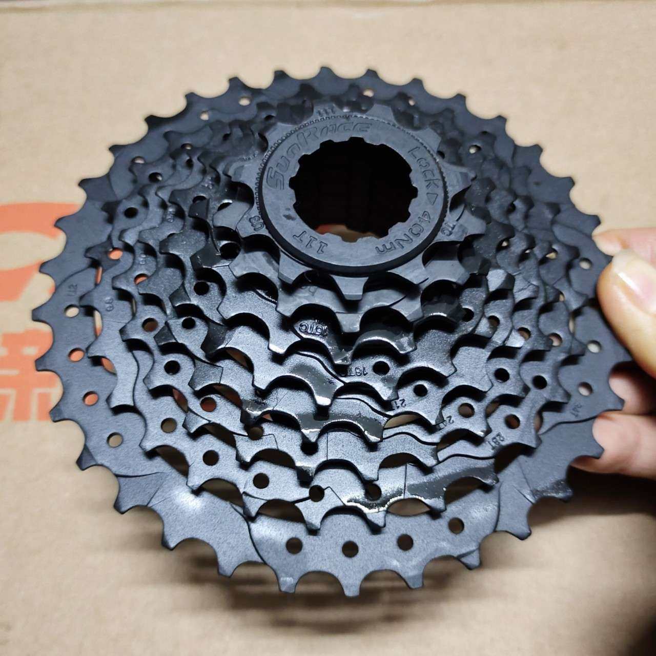 Sunrace日驰自行车8速卡飞山地车自行车卡式飞轮11-34齿磨砂黑