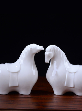 简约现代创意马陶瓷摆件 工艺品雕塑亲亲办公室客厅艺术品装饰品