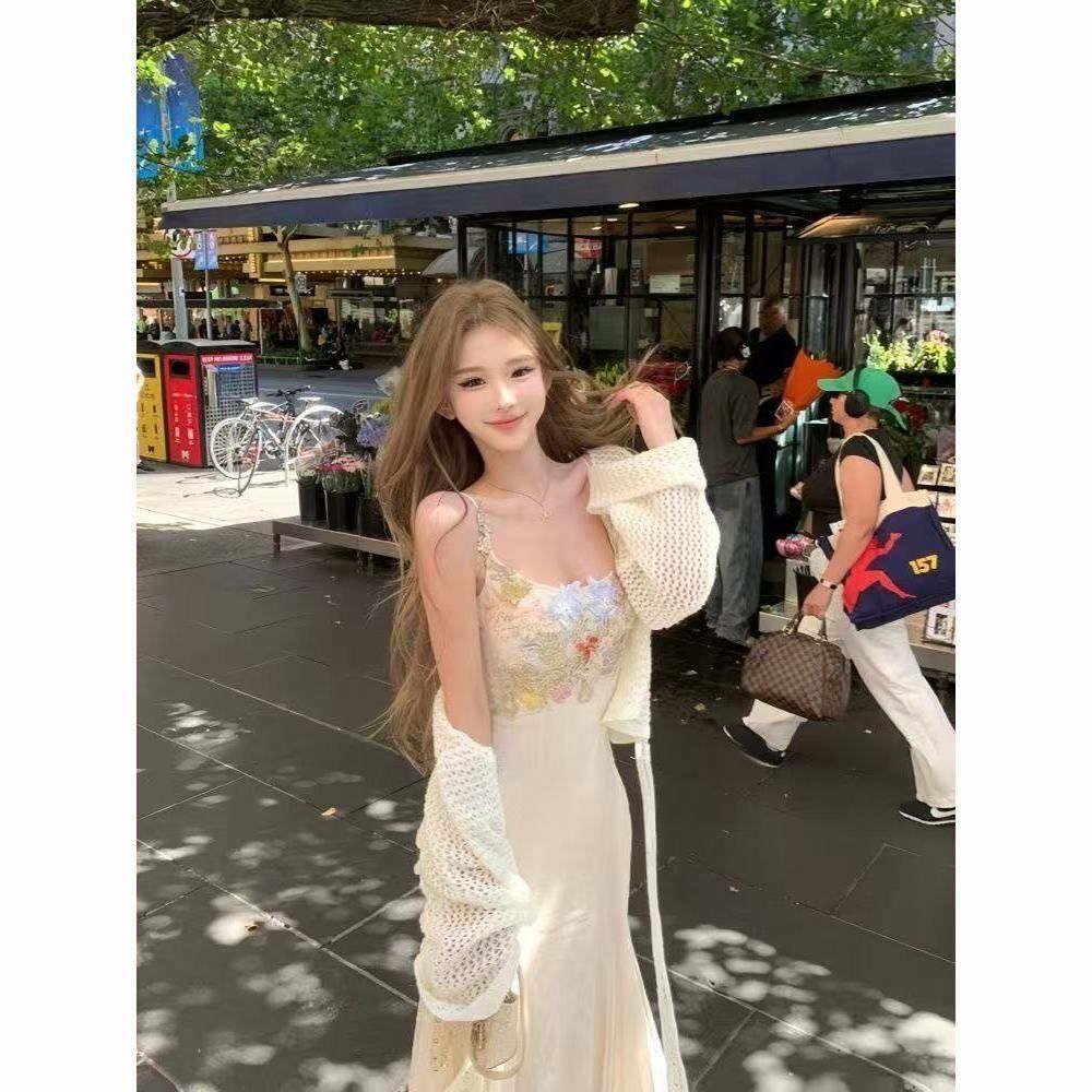 温柔风长裙春夏收腰显瘦蕾丝网纱花朵拼接包臀鱼尾吊带连衣裙女