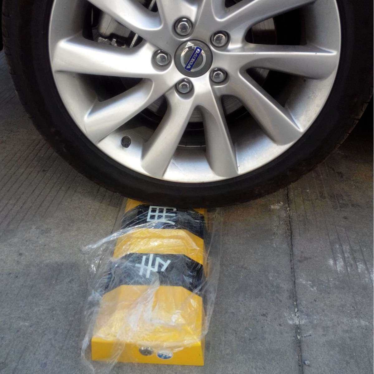 源头厂家智能遥控电动停车位地锁车位锁占位锁防水抗压一件代发