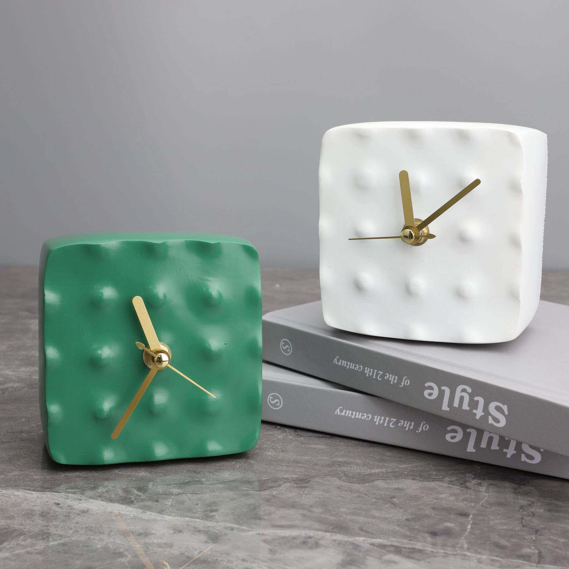 现代简约创意树脂时钟摆件样板房电视柜客厅玄关钟表家居软装饰品