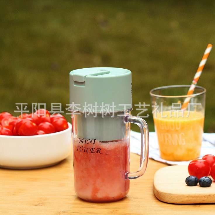小型榨汁机便携款榨汁杯电动mini榨果汁机水果奶昔搅拌机厂家直发