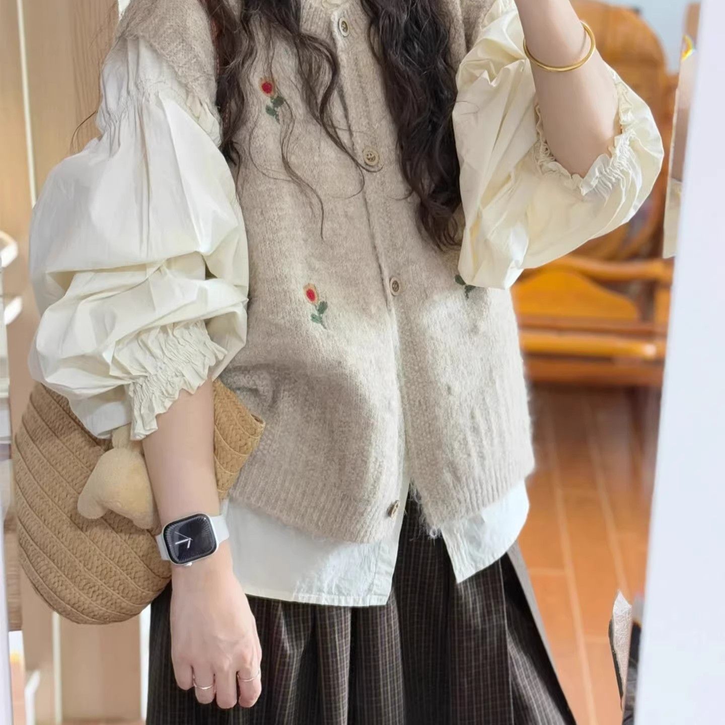 马甲女2025新款轻奢高级感外穿甜美温柔风复古刺绣花朵针织背心马