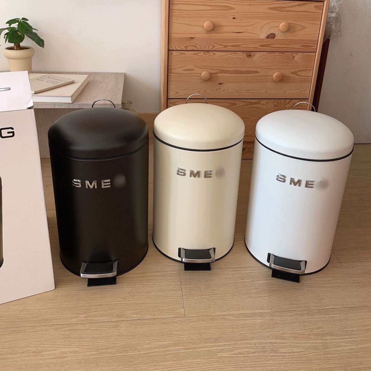 意大利【斯M格】家用简约不锈钢客厅卧室12L大容量脚踩带盖垃圾桶