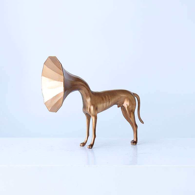 现代抽象喇叭狗样板间售楼处桌面书架开放展示柜金属动物饰品摆件
