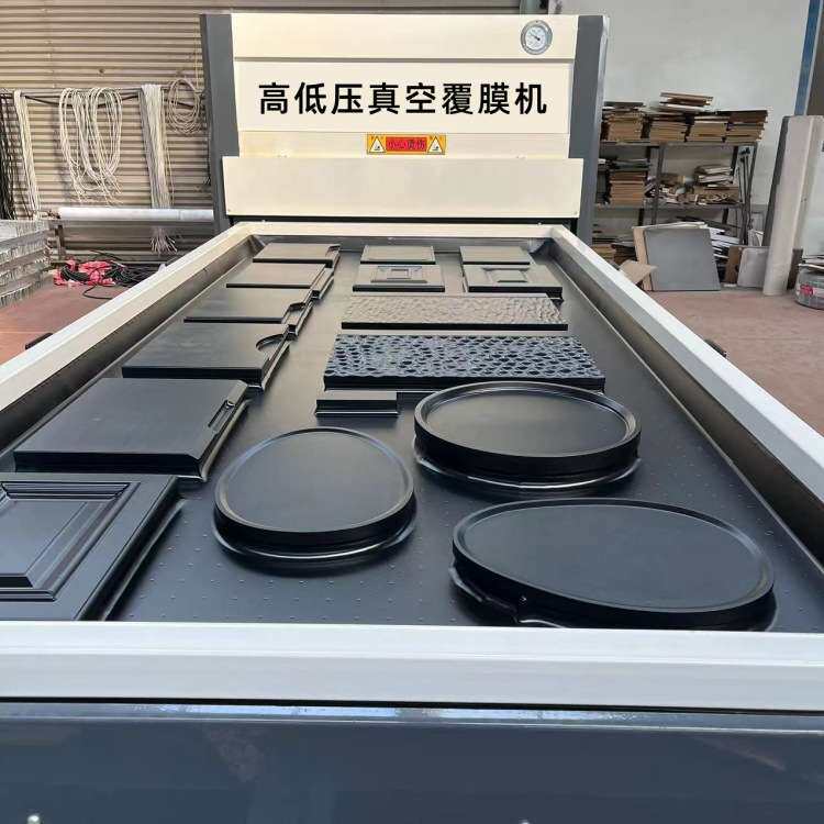 橱柜门PVC热转印覆膜机 自动裁膜锁扣 家具装饰圆弧形真空吸塑机