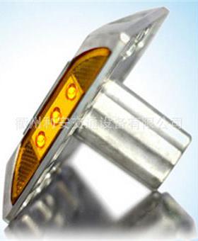 新款电容太阳能铝道钉 2*3led带反光片