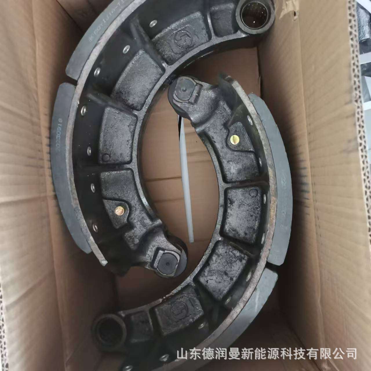 供应重型卡车刹车片,刹车衬片,制动衬片,摩擦片WG9231342069