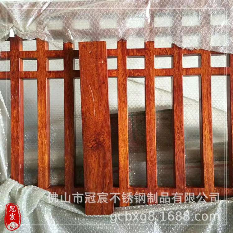 仿木纹不锈钢栏杆 别墅围栏木纹镀锌铁方管 景区木纹色金属护栏