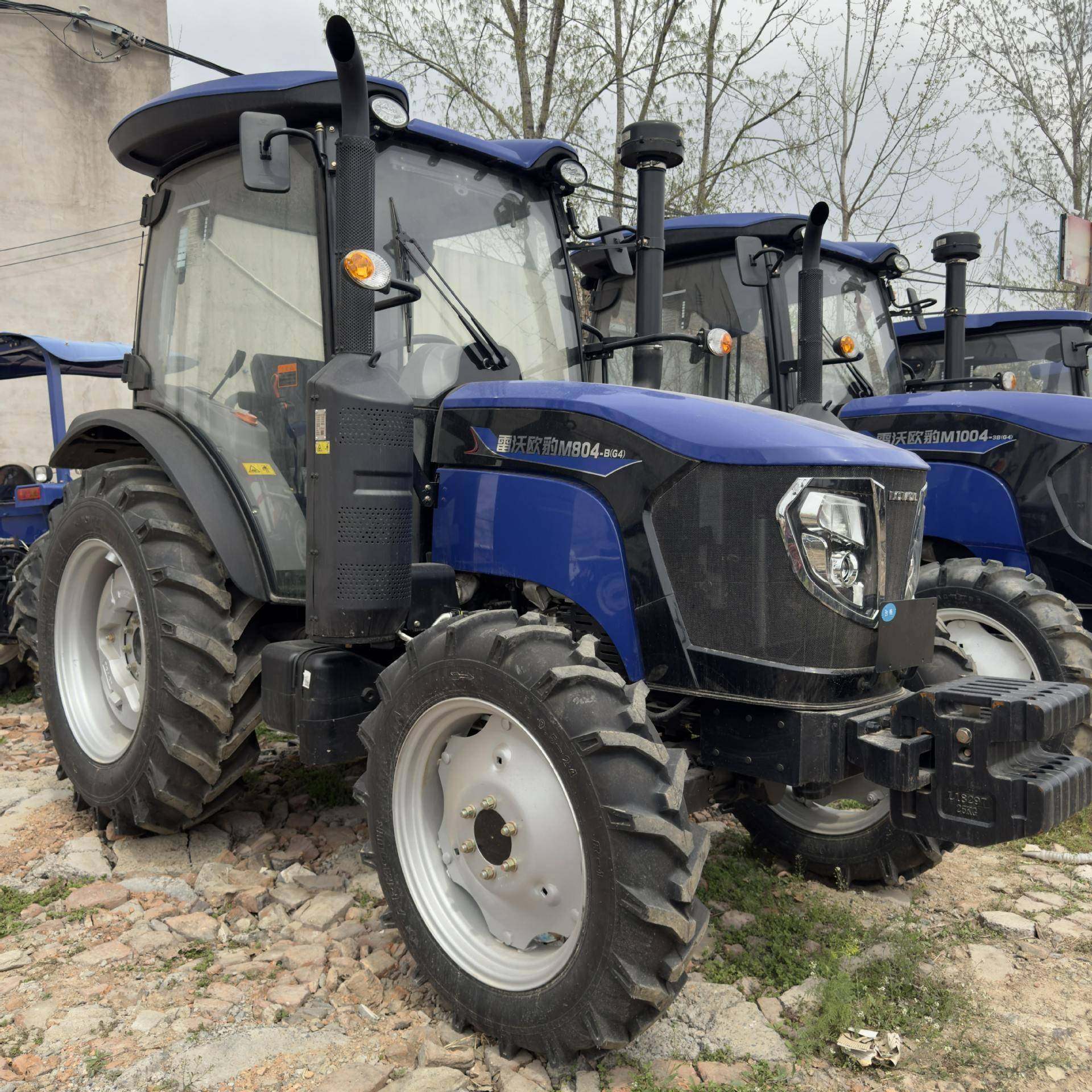 雷沃804爬坡开沟梯田果园水稻田播种施肥机强动力大型四轮拖拉机