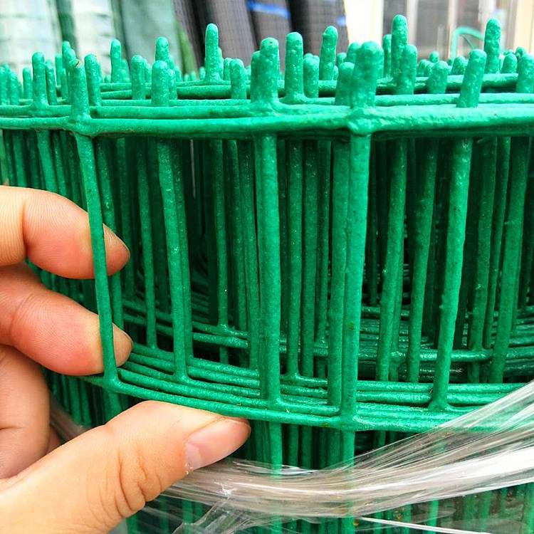 墨绿色浸塑养殖波浪荷兰网圈地防护围栏网燕尾立柱铁丝网护栏网格