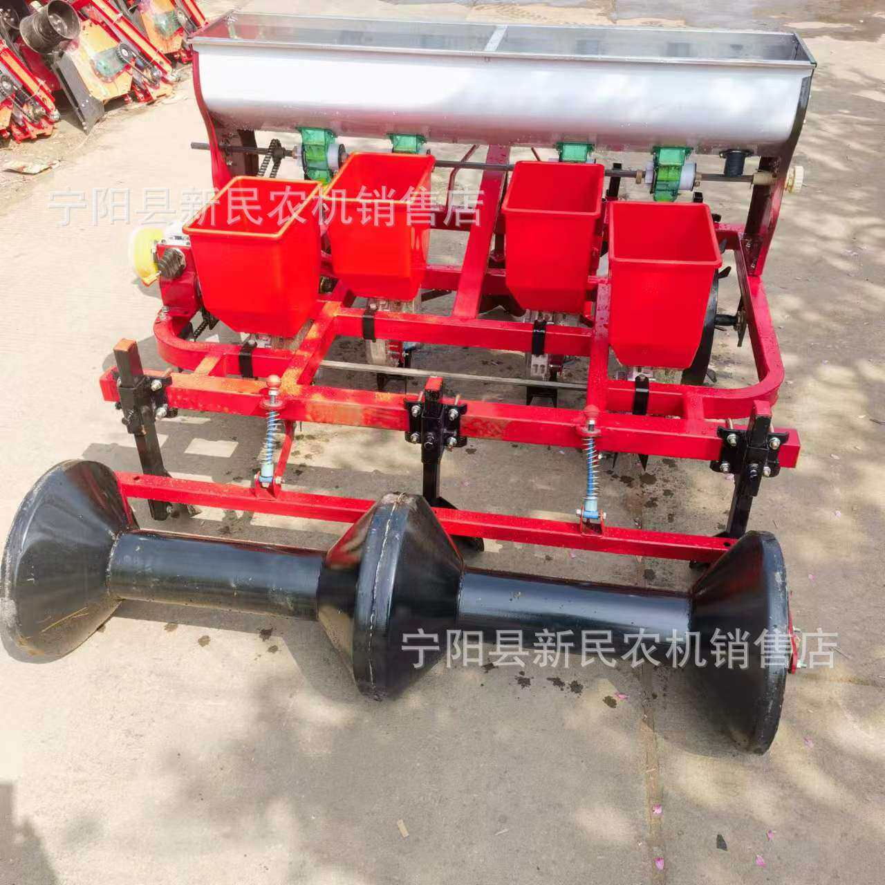 垄上花生播种机带施肥花生点播机起垄播种施肥一体机有工作视频