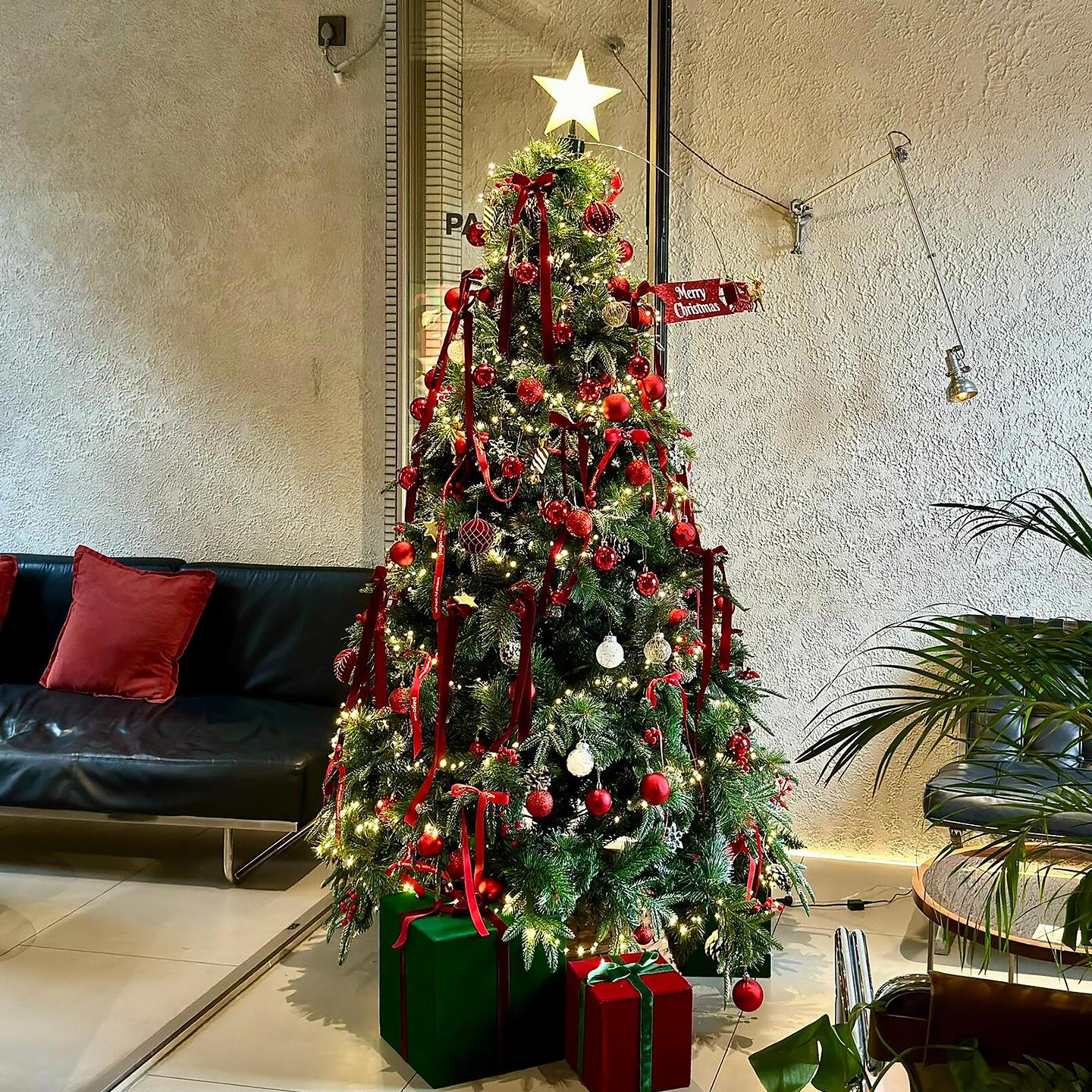 红丝绒蝴蝶结圣诞树装饰d