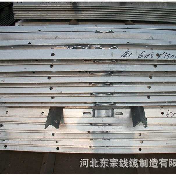 铁附件 铁件 出口型铁附件 电力铁附件 抱箍 角钢横担 热镀锌横担