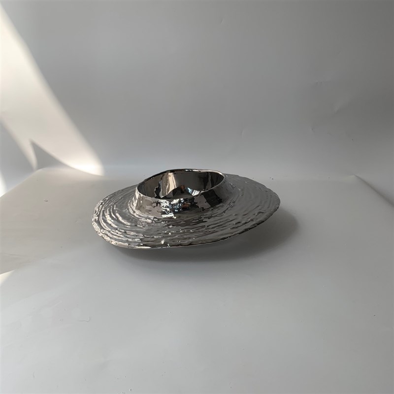 北欧风创意e轻奢陶瓷桌面摆件 飞碟果盘 电镀金银异形陶瓷花器