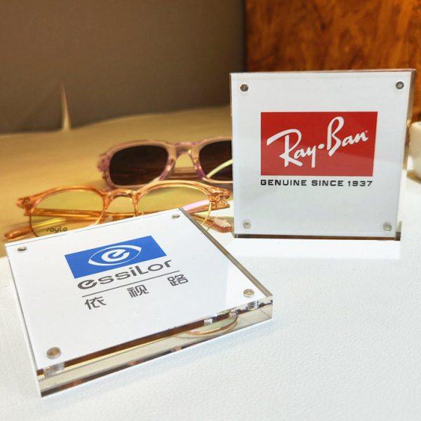 眼镜镜片LOGO亚克力桌面产品台签桌牌广告展示摆牌陈列道具展示架