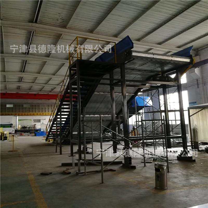 德隆非标加工踏步平台检修配套大链板机重型爬坡镀锌链板输送设备