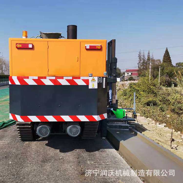 大型水沟路缘石滑膜机 钢制履带滑膜机 边坡混凝土现浇水渠成型机