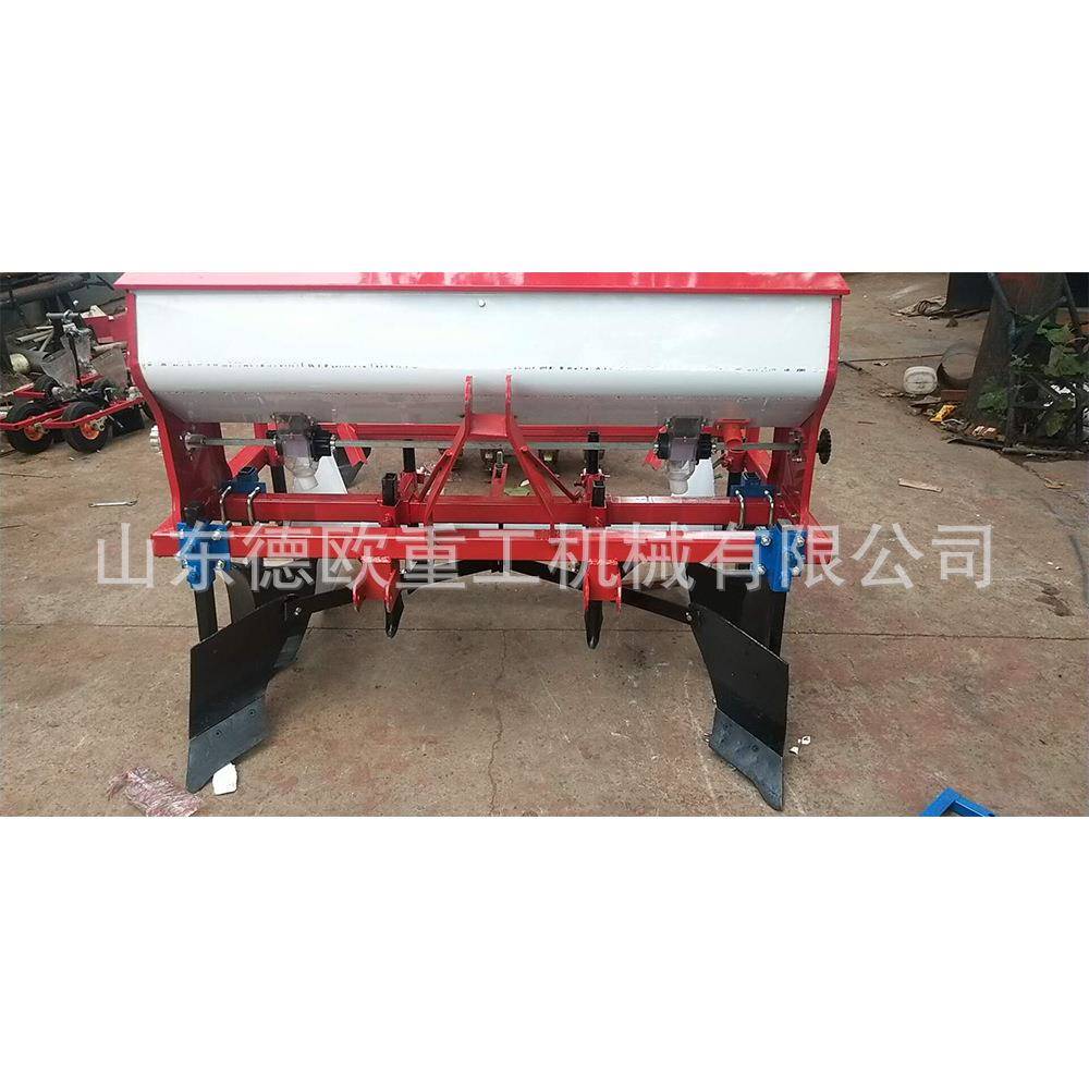 单垄四行玉米种植机 平土铺膜打孔播种一体机 花生谷子播种机