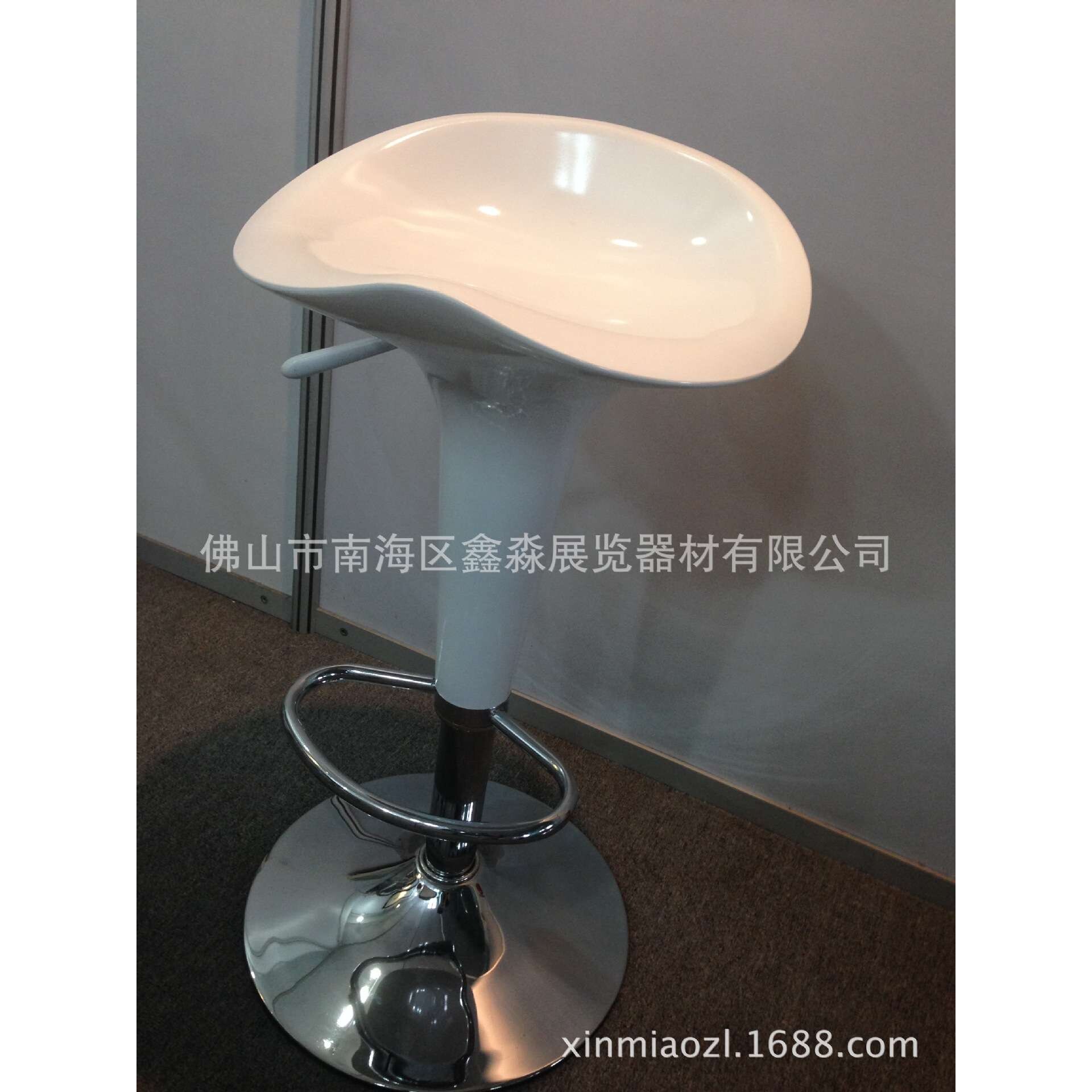 展台吧椅 白色吧台椅 会展专用吧椅 塑料底盘酒吧饮料吧台调节椅
