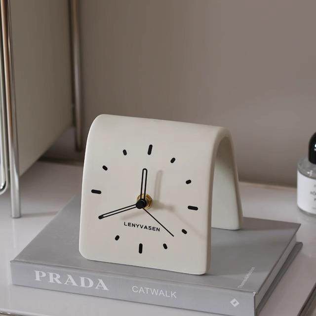 LENYVASEN 创意台面陶瓷时钟简约座钟家用摆件客厅床头静音