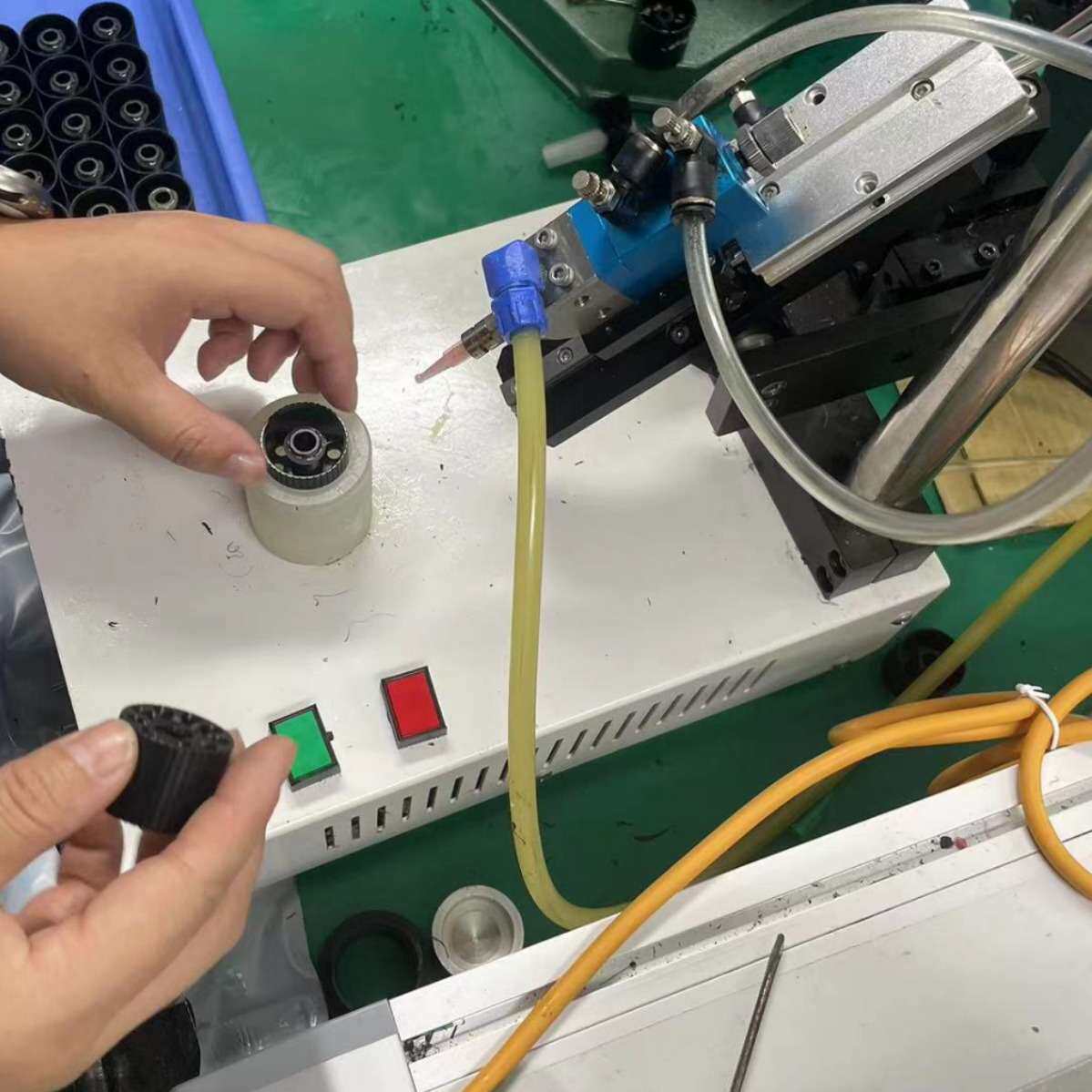 望远镜调焦手轮 镜头调焦电动刷油 润滑阻尼油脂 半自动设备