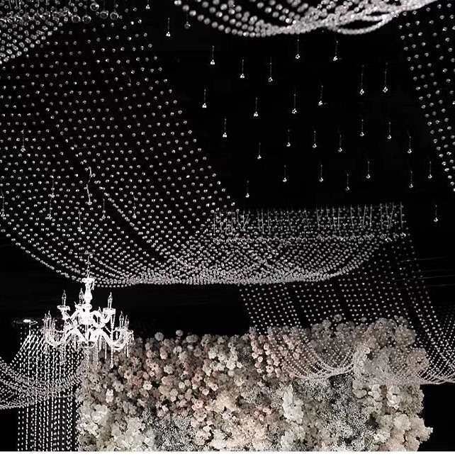 新款婚庆道具水晶波浪珠串珠帘吊顶装饰珠链婚礼堂菠萝珠帘子成品