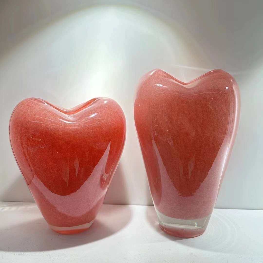 现代简约轻奢样板间爱心形花瓶琉璃工艺软装饰客厅玄关插花器