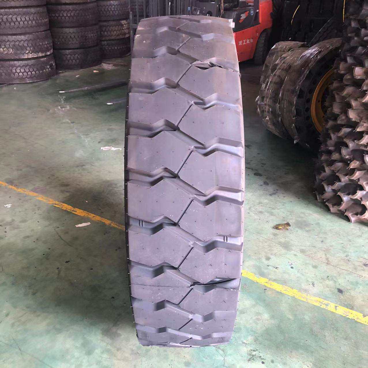 朝阳/银宝1400R25轮胎 宽体自卸车钢丝胎 矿山14.00R25加深花纹