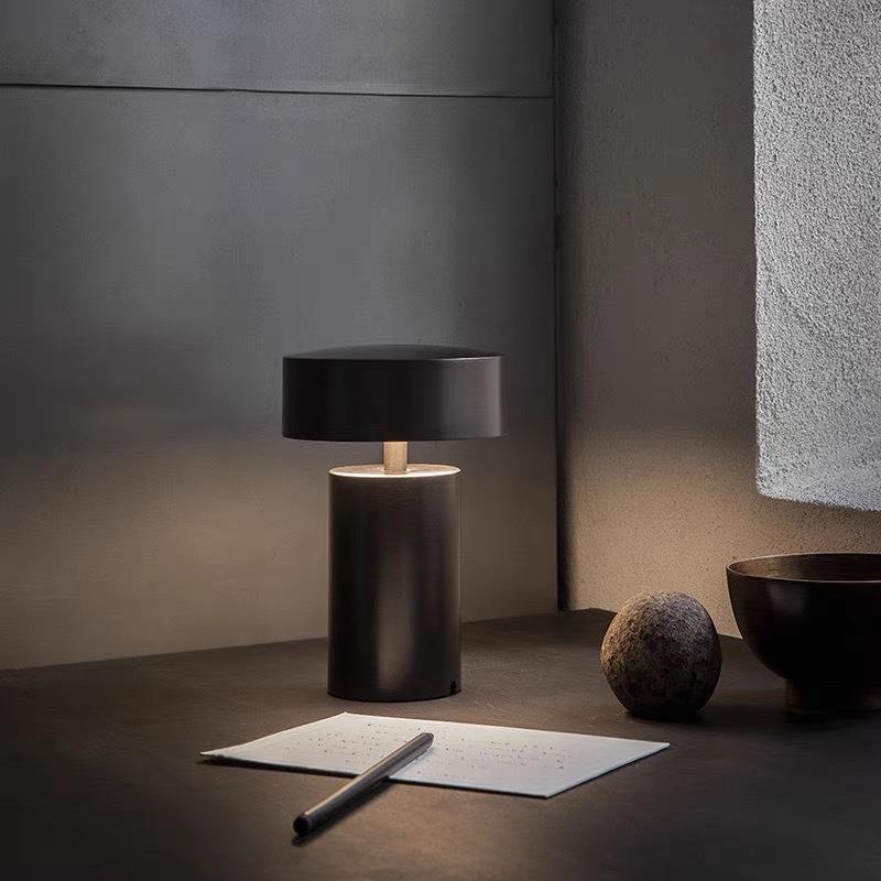 丹麦创意餐厅迷你台灯卧室样板房书桌小夜灯简约设计师充电床头灯