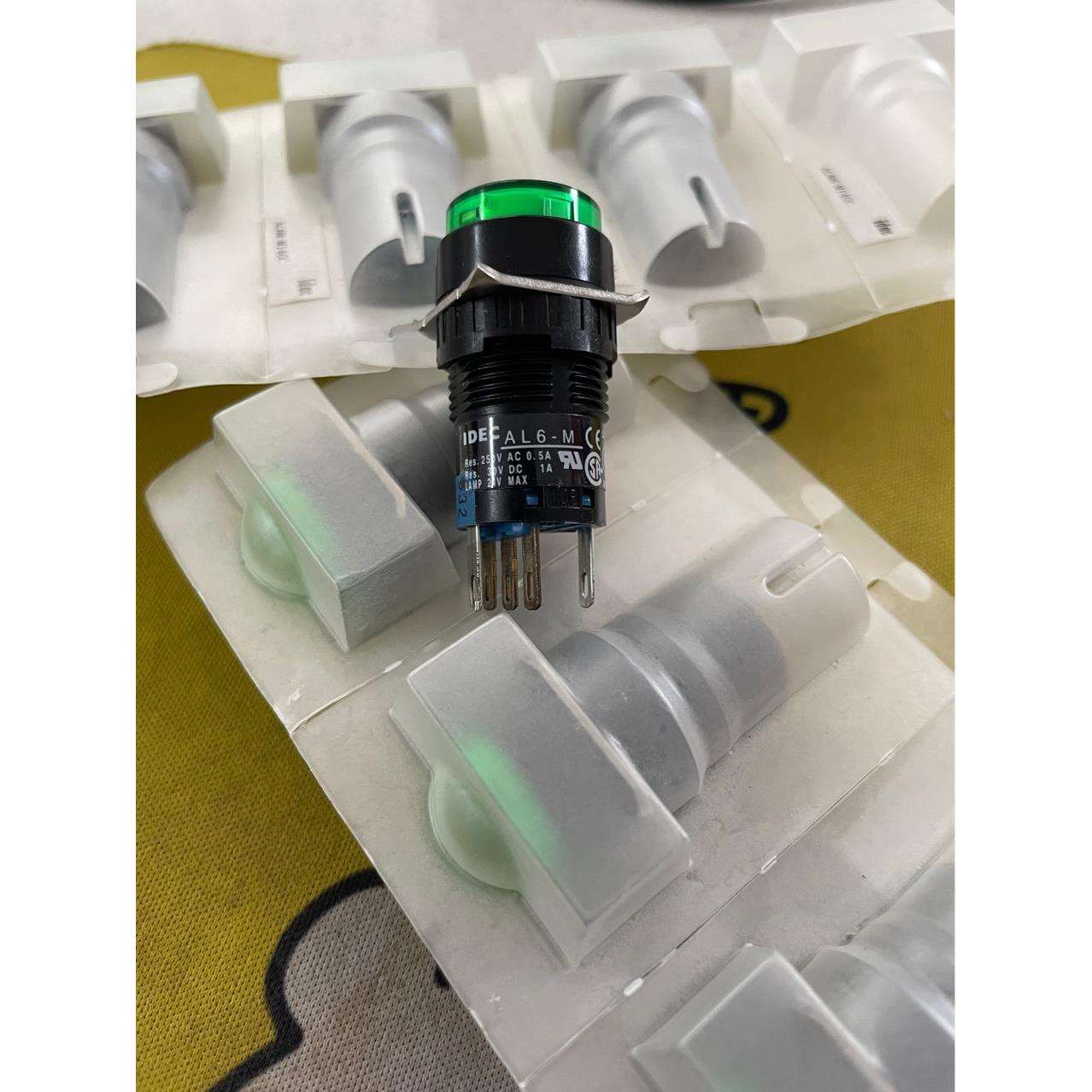 现货AL6M-M14GC带灯按钮开关idec