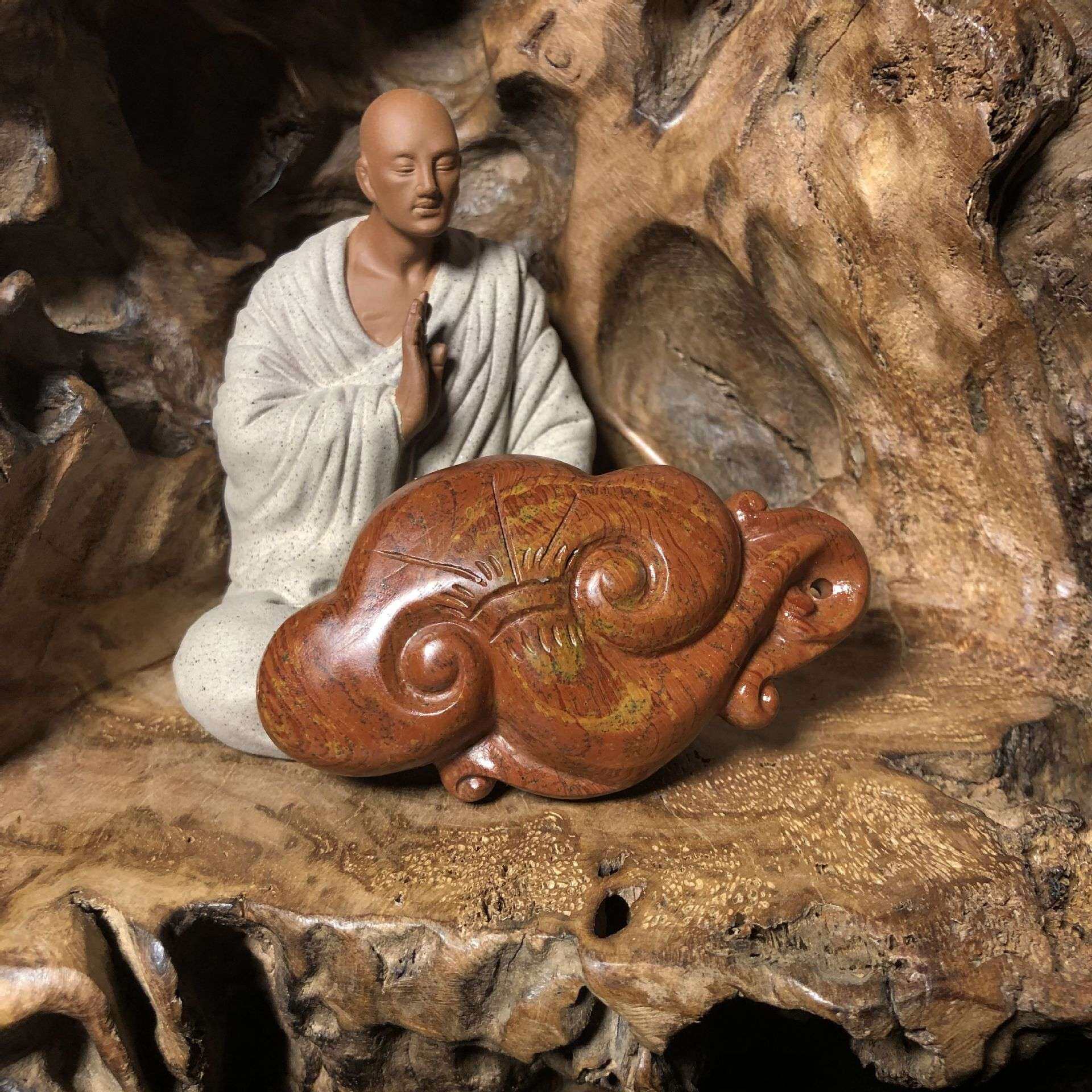 泗水滨红黄砭石精品如意手把件原石切割手工雕刻把玩手部锻炼