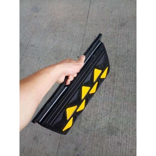500*300*100mm手提式反光路延坡, rubber curb ramp