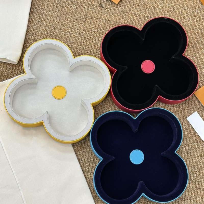 四叶草托盘摆件入户玄关钥匙首饰视频轻奢高档圆形皮革收纳盘