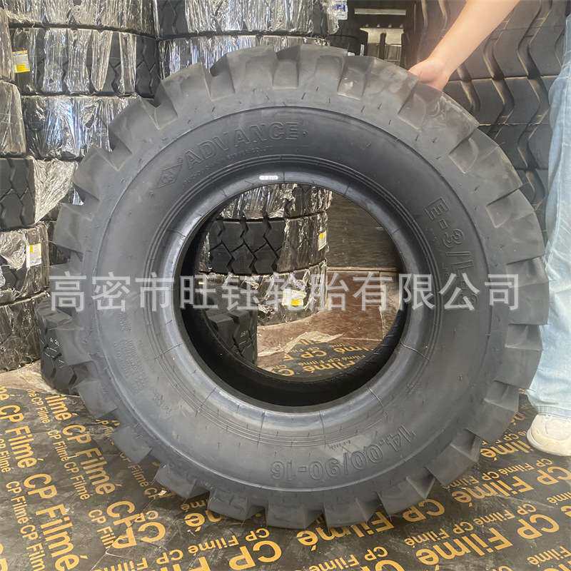 前进14/90-16小型铲车装载机轮胎 16层级工程机械轮胎14-90-16