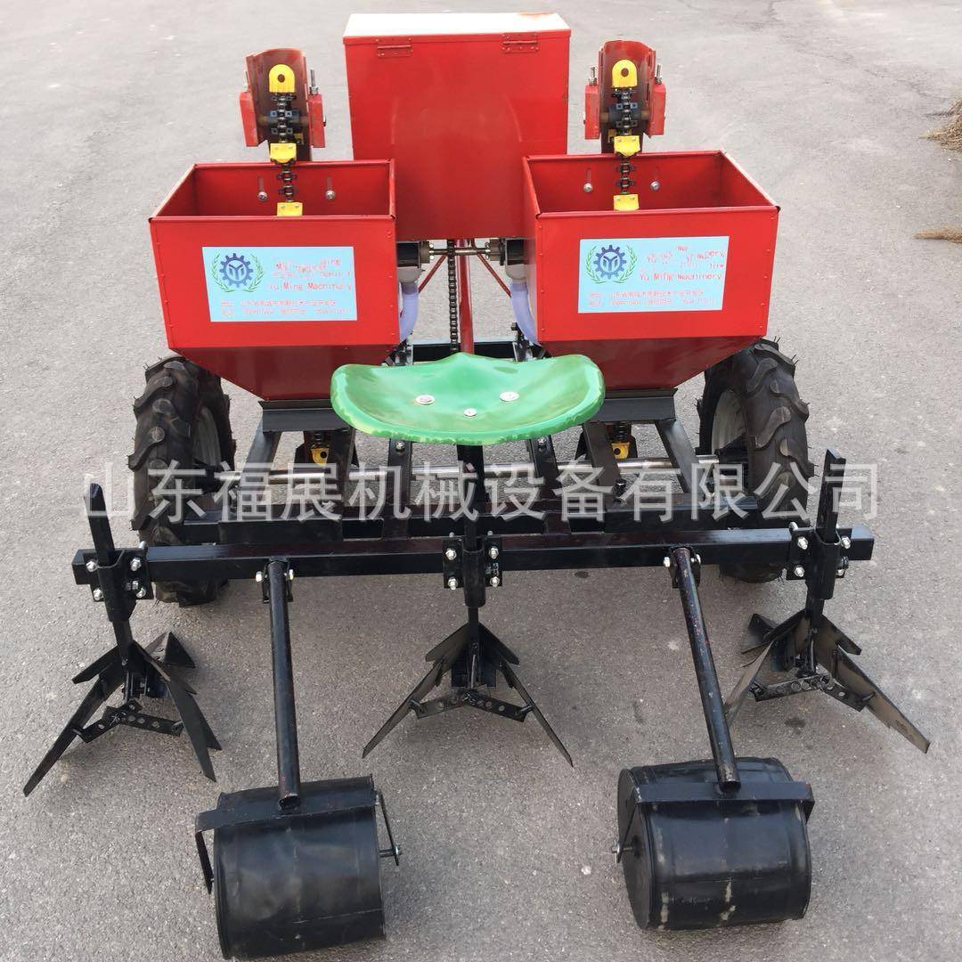 农用四轮拖拉机带土豆种植机马铃薯种植机施肥播种起垄洋芋播种机