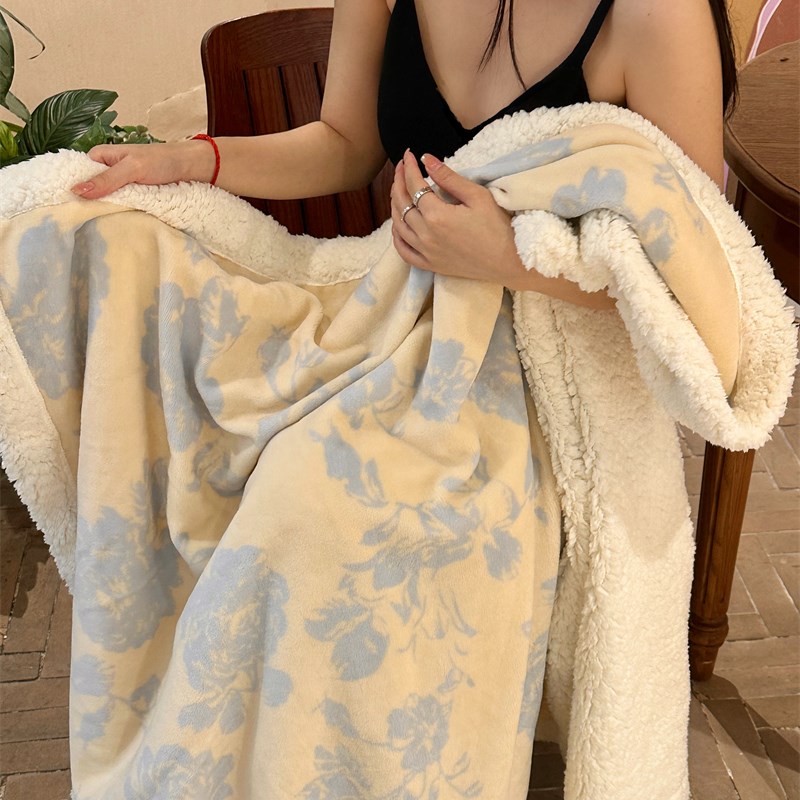 梨梦 碎冰蓝 牛奶m绒毛毯羊羔绒沙发盖毯珊瑚绒加厚办公室午睡毯