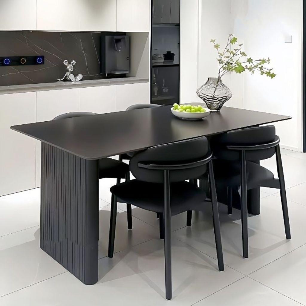 餐桌椅组合家用小户型轻奢长方形意式饭桌新款桌现代简约黑色岩板