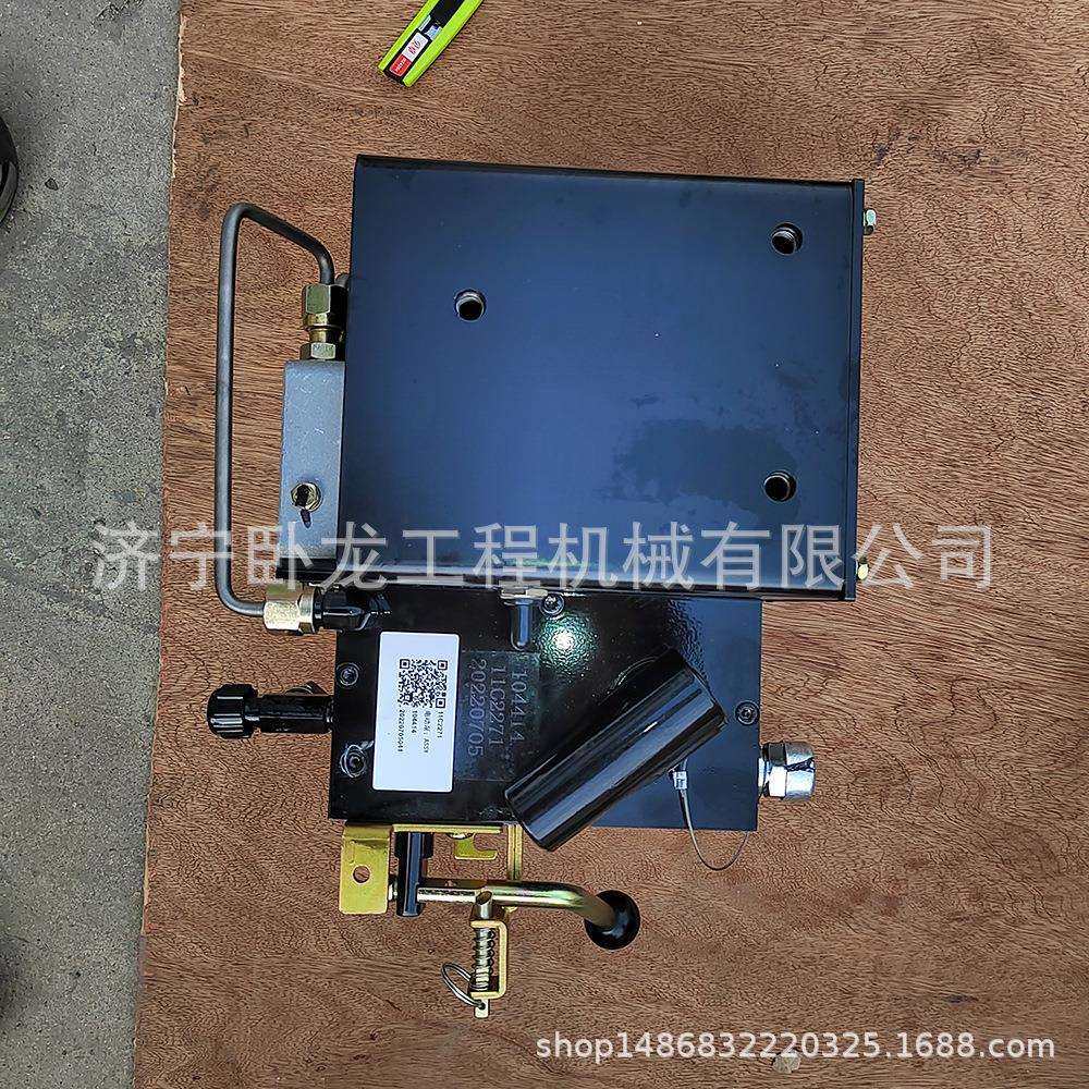 ZL50CN CLG856 CLG850 CLG862装载机后盖升降电动泵11C2271