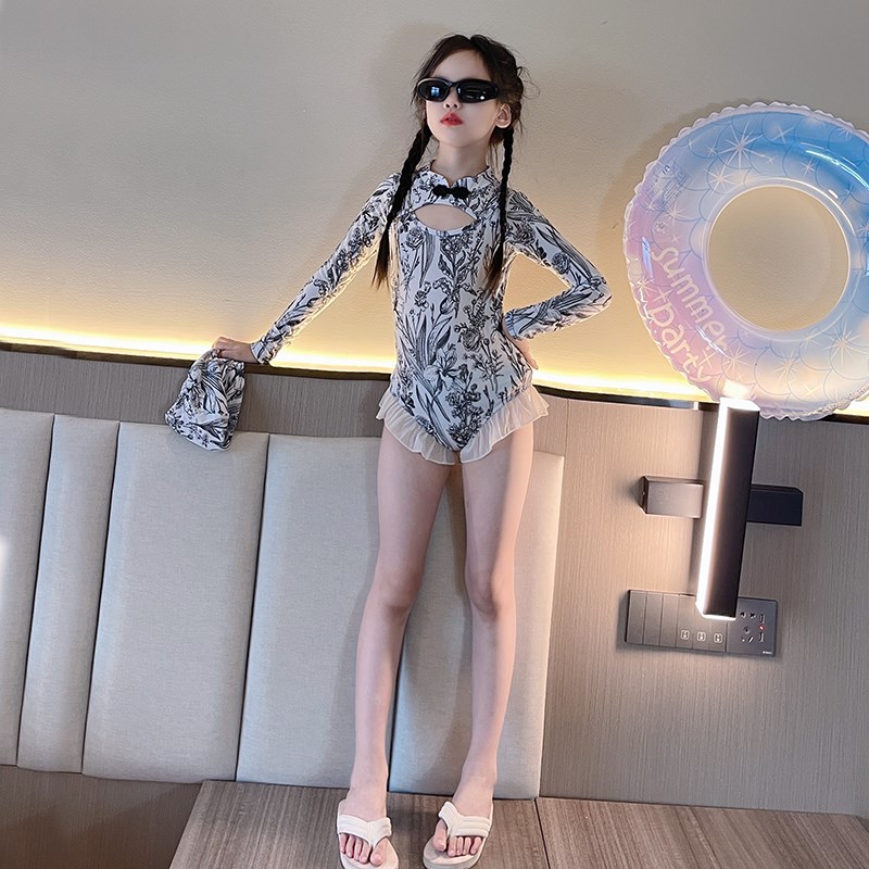 女童泳衣夏季2024n新款洋气长袖印花游泳衣女孩带胸垫高级连体泳