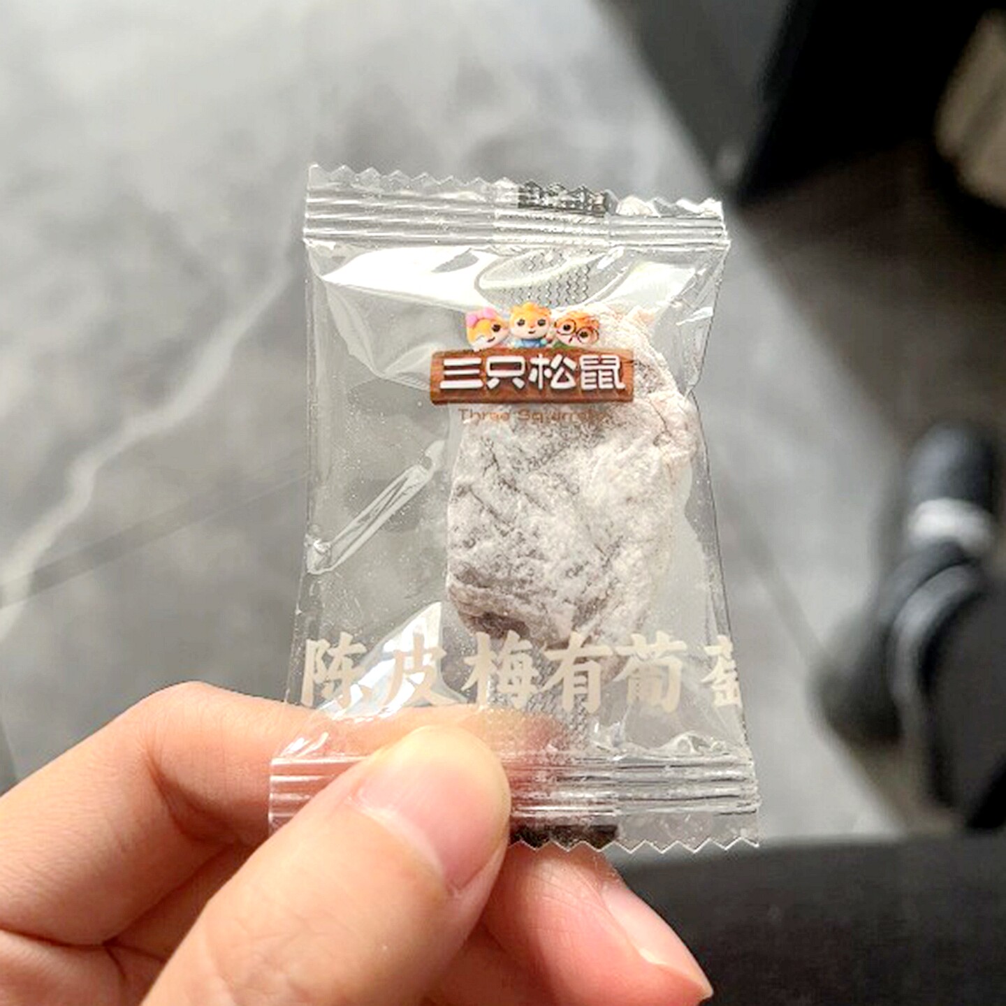 三-只-松-鼠_陈皮梅有葡萄100g果脯蜜饯梅子酸甜儿童零食葡萄干