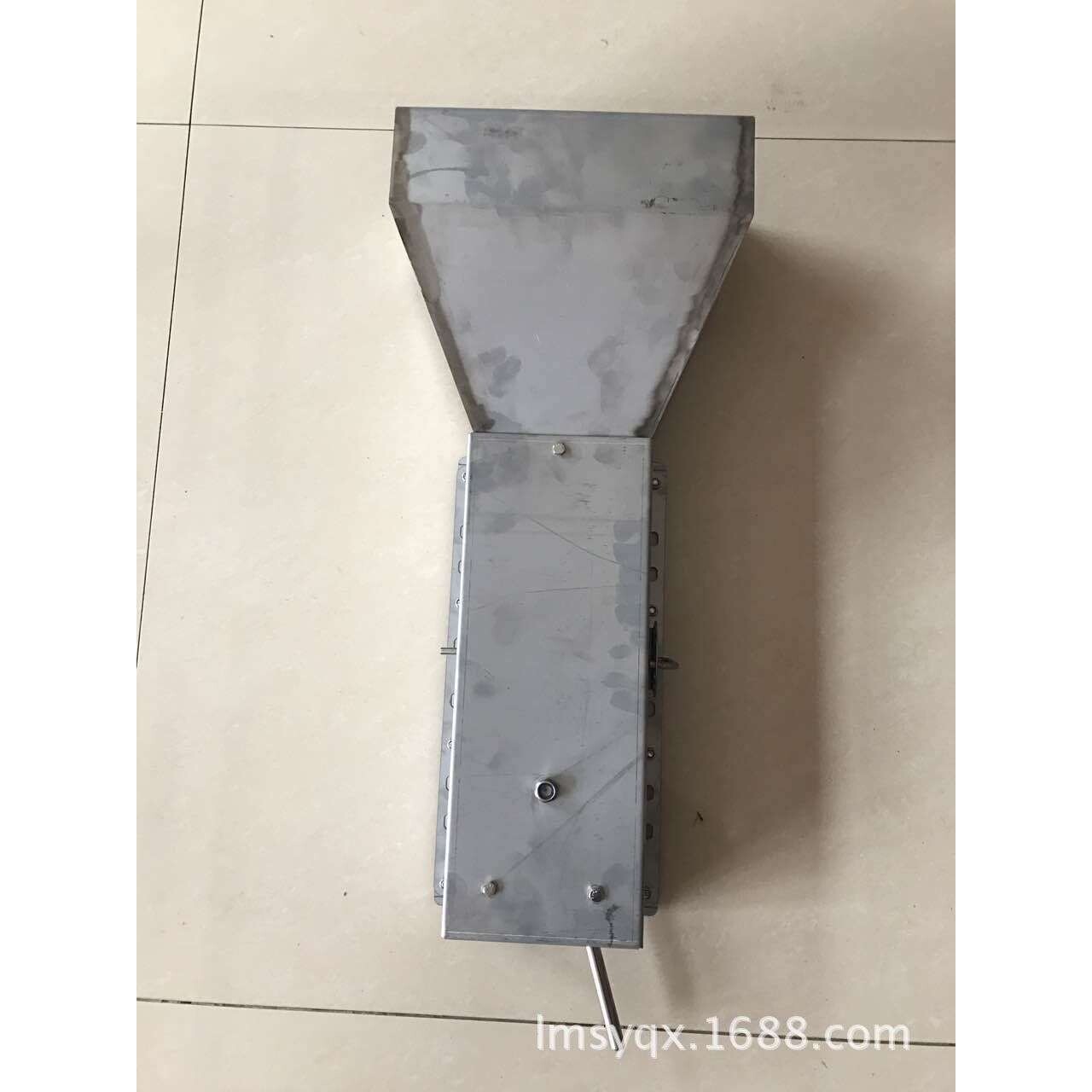 不锈钢下料槽 母猪定位栏自动料线 母猪定位栏自动下料器
